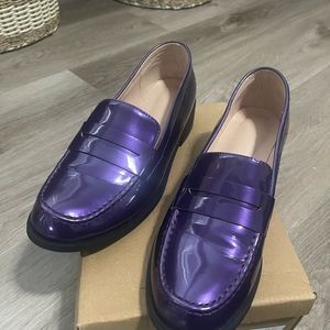 Gorgeous metallic purple loafers